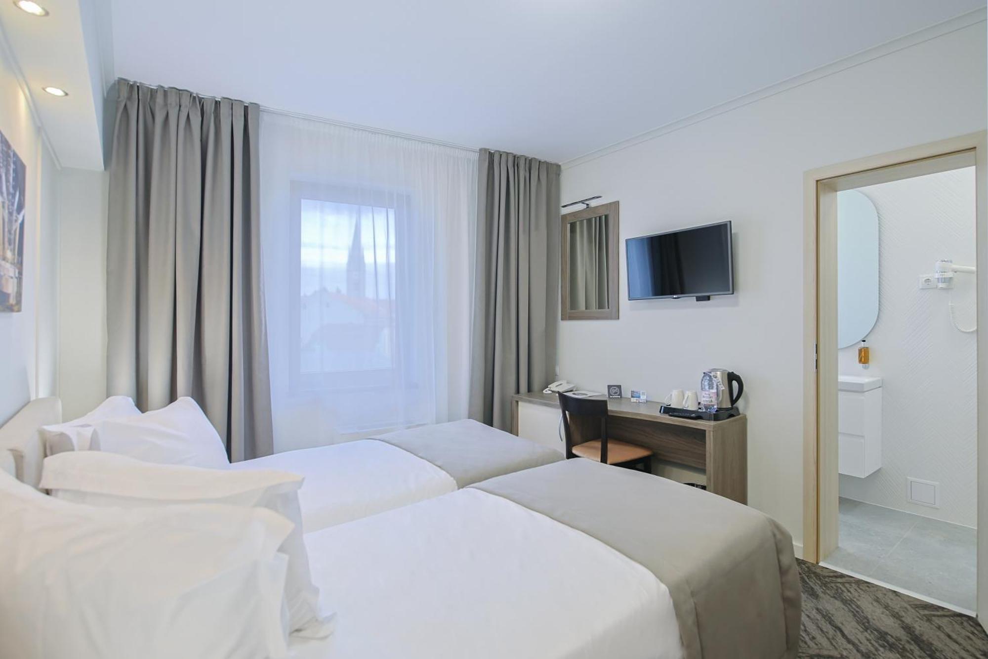 Potaissa Hotel Turda Buitenkant foto
